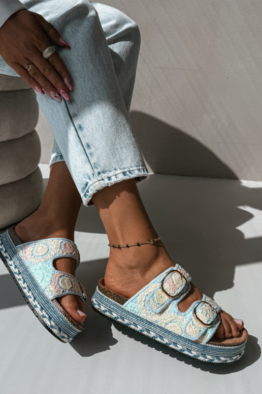 Glimma gehaakte slippers met platform en gespen in blauw