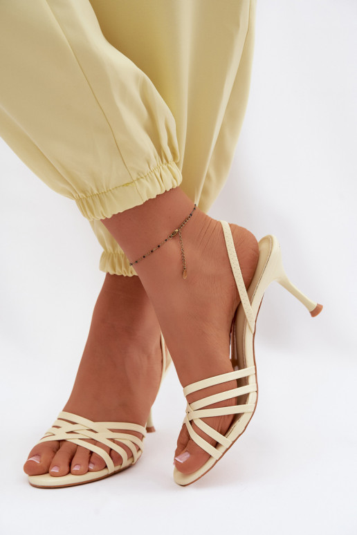 Gele sandalen met dun hakje en bandjes Velivelle