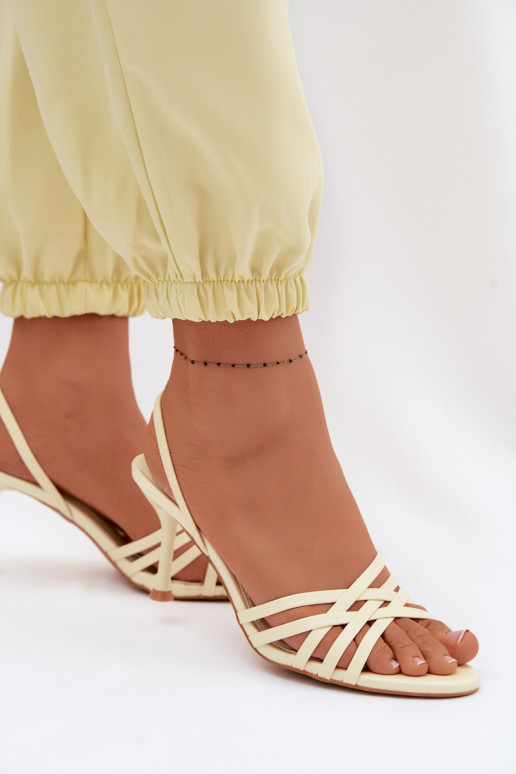 Gele sandalen met dun hakje en bandjes Velivelle
