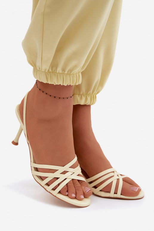 Gele sandalen met dun hakje en bandjes Velivelle