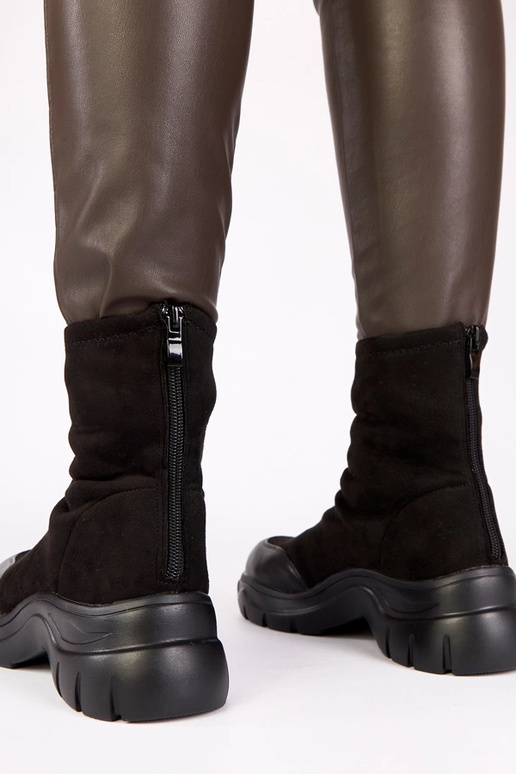 Zwarte enkellaarsjes van faux suede met chunky zool Alana