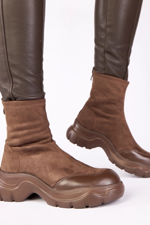 Bruine enkellaarsjes van faux suede met chunky zool Alana
