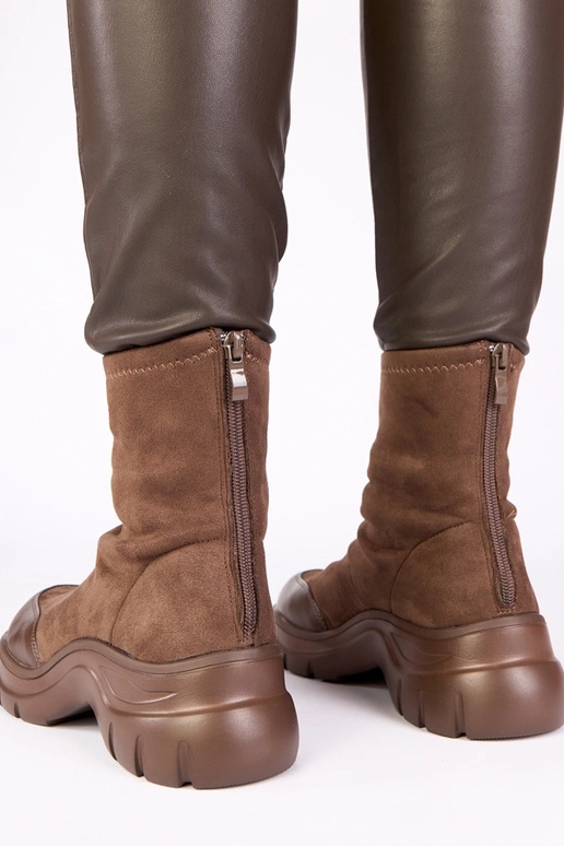 Bruine enkellaarsjes van faux suede met chunky zool Alana