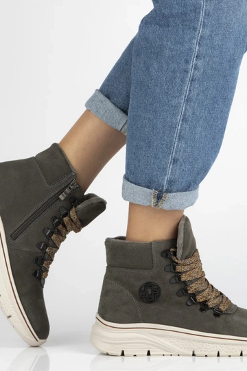 Grijze enkellaarsjes van natuurlijk suede met decoratieve veters Grega 2