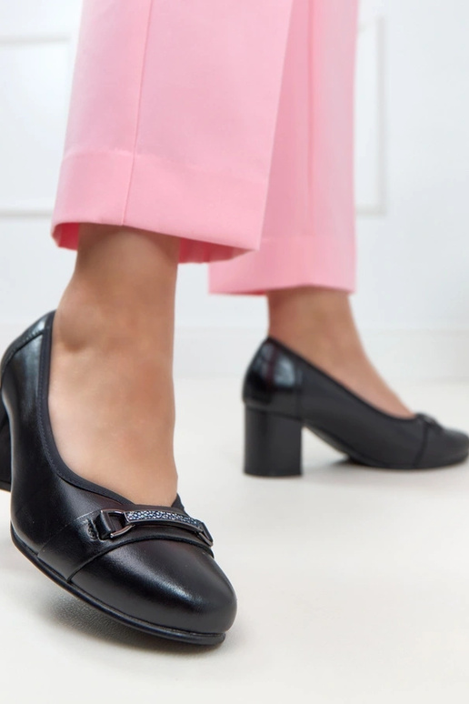Zwarte leren pumps met een gevormde inlegzool Cambell