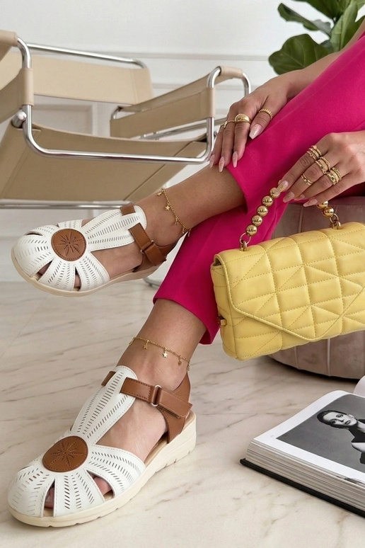 Witte sandalen op een lage platform Cosima