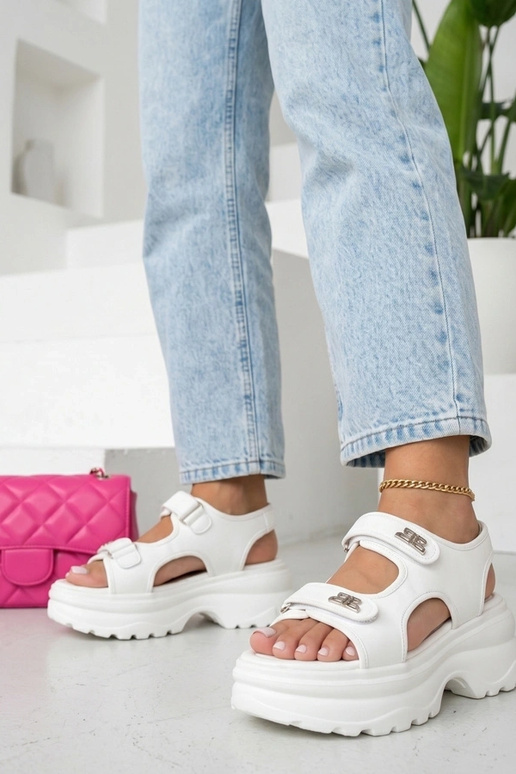 Witte sandalen op een chunky zool Savannah