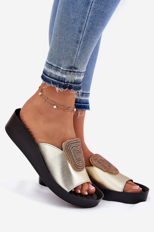 Gouden dames leren slippers met ornamenten KV51-028
