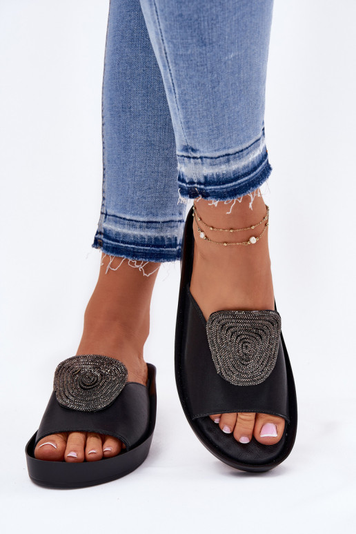 Zwarte dames leren slippers met ornamenten KV51-028