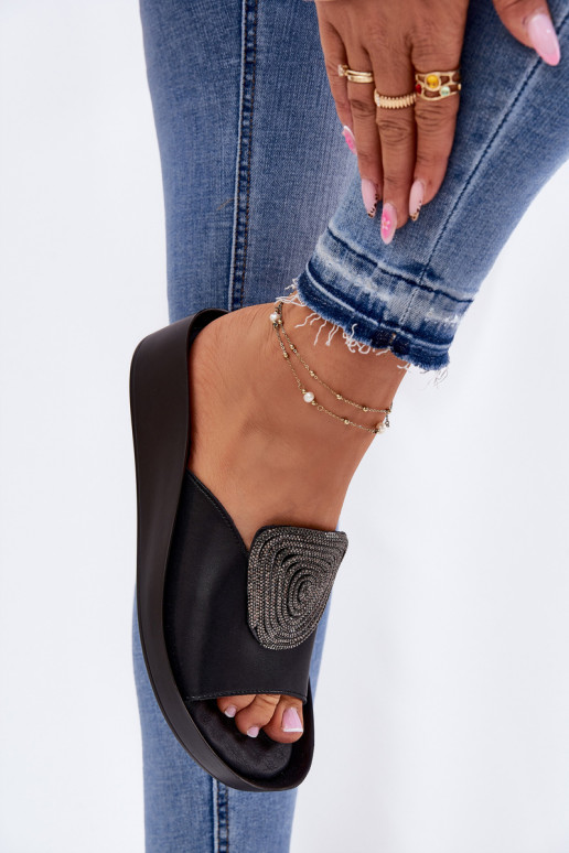Zwarte dames leren slippers met ornamenten KV51-028