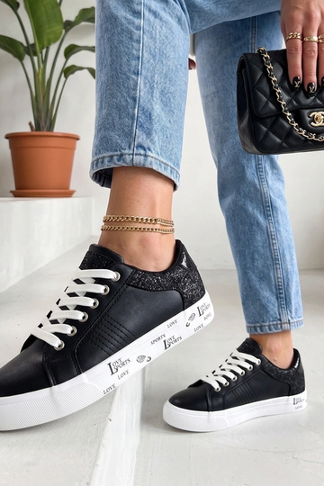 Zwarte sneakers met decoratieve inzetstukken Layla 2