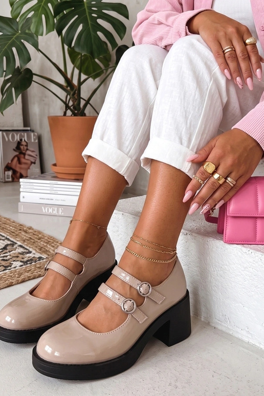 Mia bruine lakleren sandalen met hak