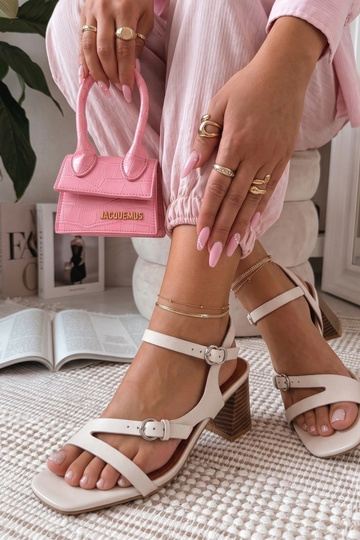 Nova zandkleurige kolomsandalen 2