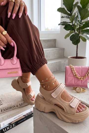 Abigail zandkleurige chunky sandalen