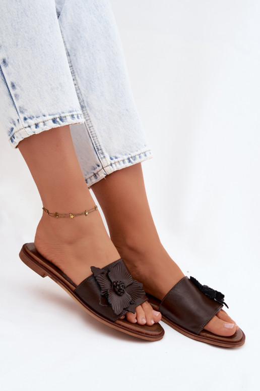 Leren slippers voor dames met ornamenten Zazoo 40477 in chocolade kleur
