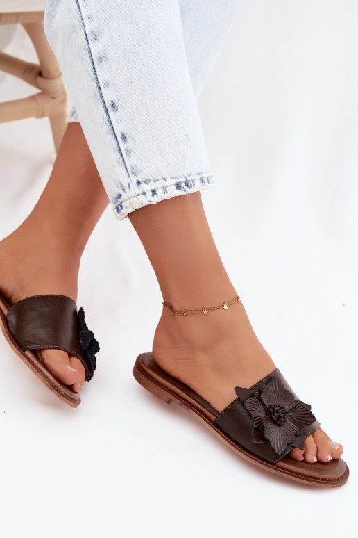 Leren slippers voor dames met ornamenten Zazoo 40477 in chocolade kleur