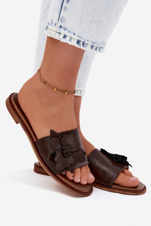 Leren slippers voor dames met ornamenten Zazoo 40477 in chocolade kleur