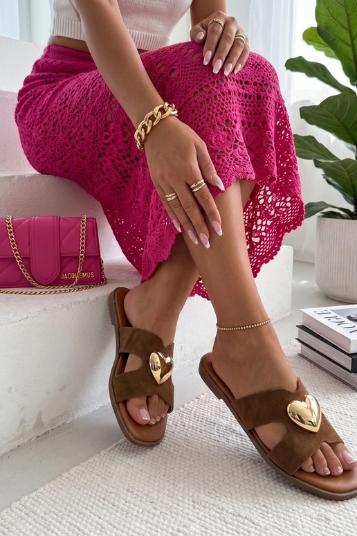 Bruine slippers versierd met een gouden hart Lucrezia