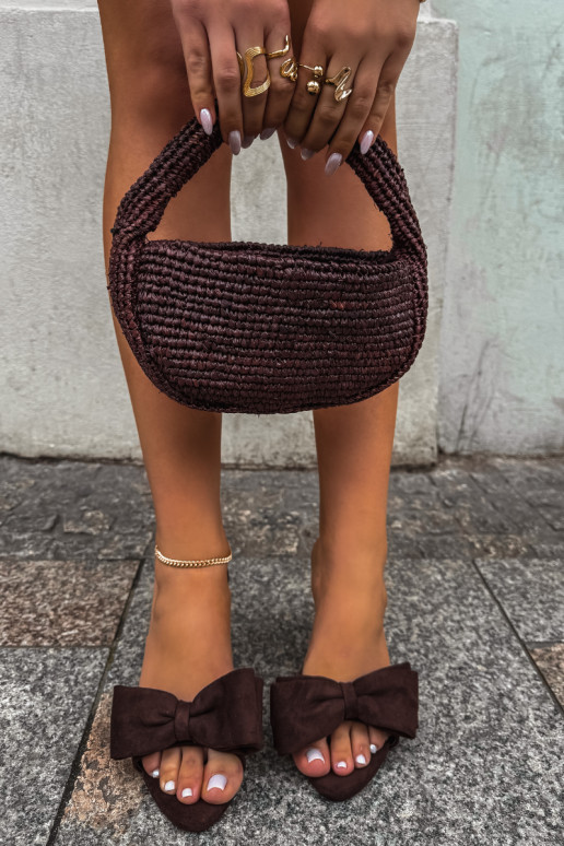 Dames slippers met dunne hakken en strikken in chocolade faux suede Tai turignolia