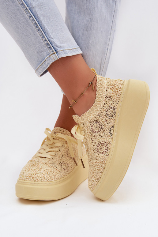 Gele casual schoenen met platform en kantmotieven Evalora