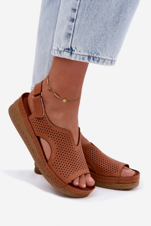 Bruine geperforeerde dames sandalen met platform Tai turiciejka L4494-29