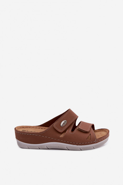 Bruine dames leren slippers met plakkende sluitingen Inblu OE0001GU
