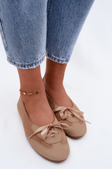 Beige sportieve ballerina's met stijlvolle details Peonia