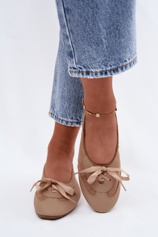 Beige sportieve ballerina's met stijlvolle details Peonia