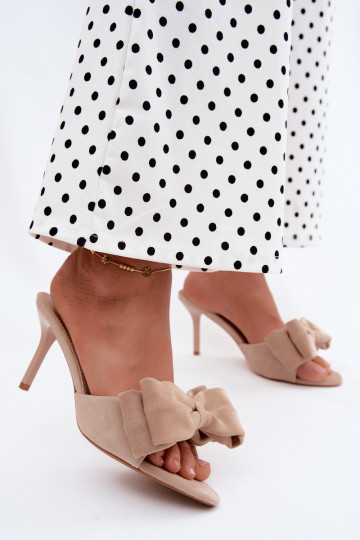 Dames slippers met dunne hakken en strikken in zand faux suede Tai turignolia