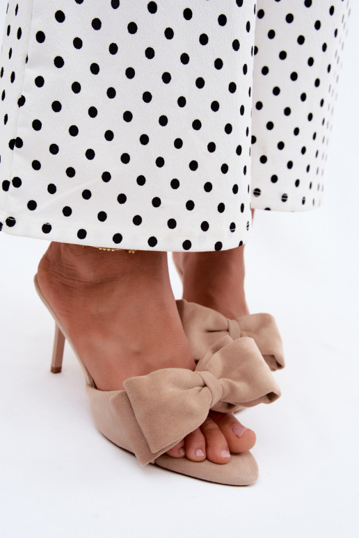 Dames slippers met dunne hakken en strikken in zand faux suede Tai turignolia