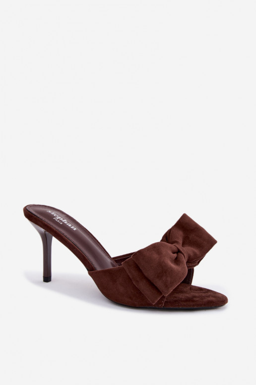 Dames slippers met dunne hakken en strikken in chocolade faux suede Tai turignolia