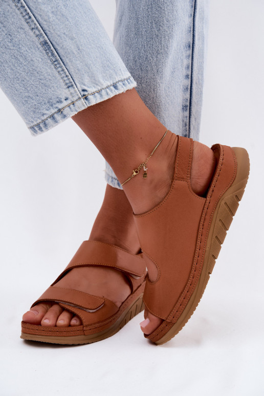 Bruine dames sandalen met platform en plakkerige sluitingen