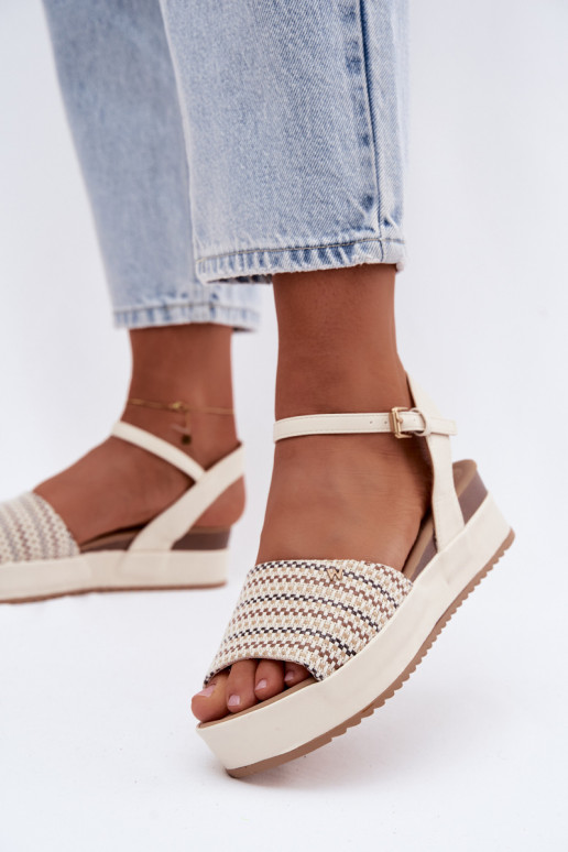 Ivoor kleurige dames sandalen met platform