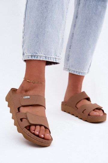 Bruine leren slippers met plakkerige sluiting Inblu 2