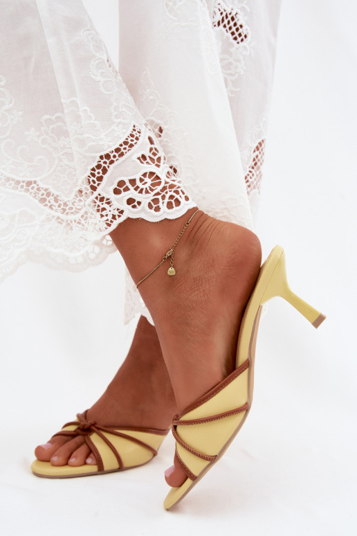 Dames slippers met dunne hakken in gele faux leather Orchidia