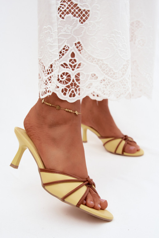 Dames slippers met dunne hakken in gele faux leather Orchidia