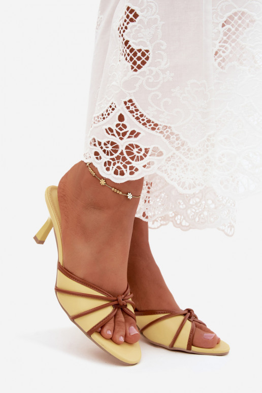 Dames slippers met dunne hakken in gele faux leather Orchidia