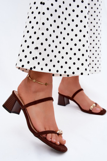 Dames slippers met hakken en gouden details in chocolade kleur Verbena