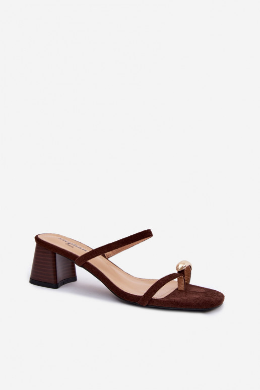 Dames slippers met hakken en gouden details in chocolade kleur Verbena