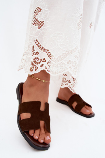 Faux suede dames slippers met uitsparingen CzekoladoĮe Sunelle 2