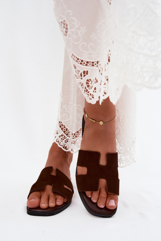 Faux suede dames slippers met uitsparingen CzekoladoĮe Sunelle
