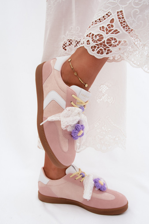 Damesneakers met fancy bloemen en een strik in roze Coastelle