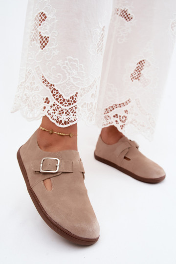 Sandkleurige dames schoenen met gespen van faux suede Sombellia