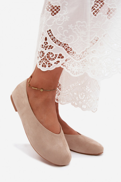 Sandkleurige ballerina's van faux suede Camdena