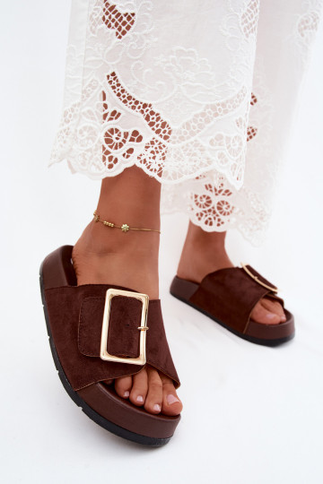 CzekoladoĮe dames slippers met gouden gespen en platform van faux suede Coralora 2