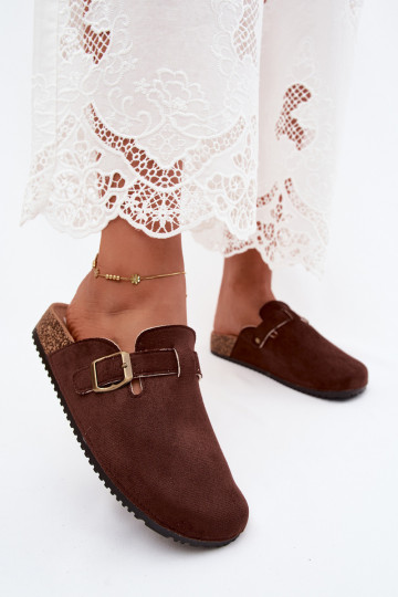 Chocoladekleurige damesklompen met gespen van faux suede Tropina 2
