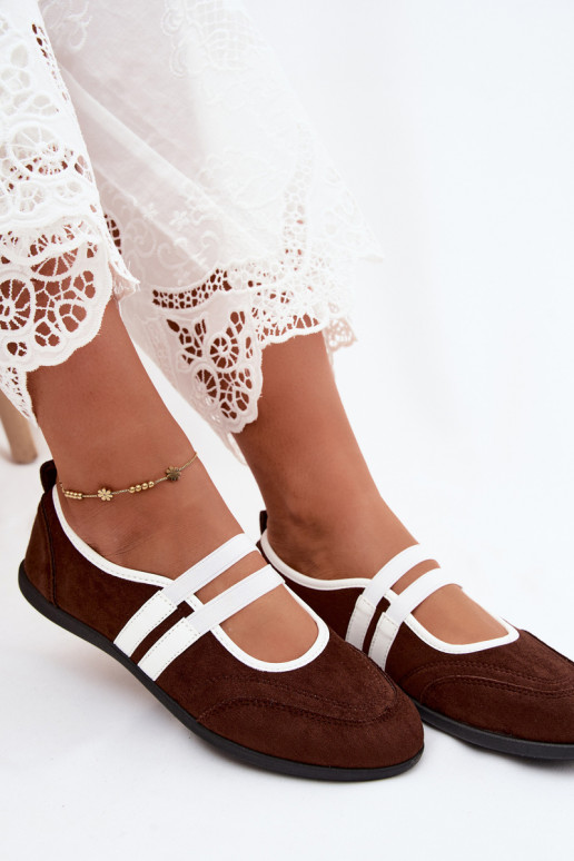 Chocoladekleurige sportieve ballerina's met elastische bandjes Donatella