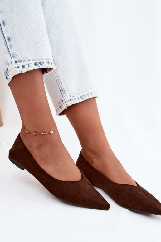 Chocolade puntige ballerina's van faux suede Corabella