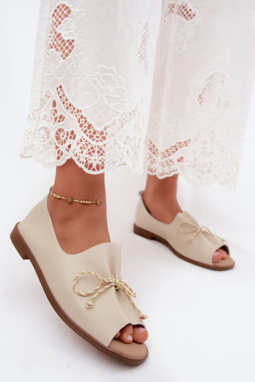 Beige dames sandalen met decoratieve veters en glanzende afwerking van faux leather Coltrania 2