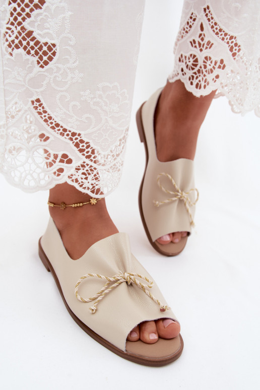 Beige dames sandalen met decoratieve veters en glanzende afwerking van faux leather Coltrania